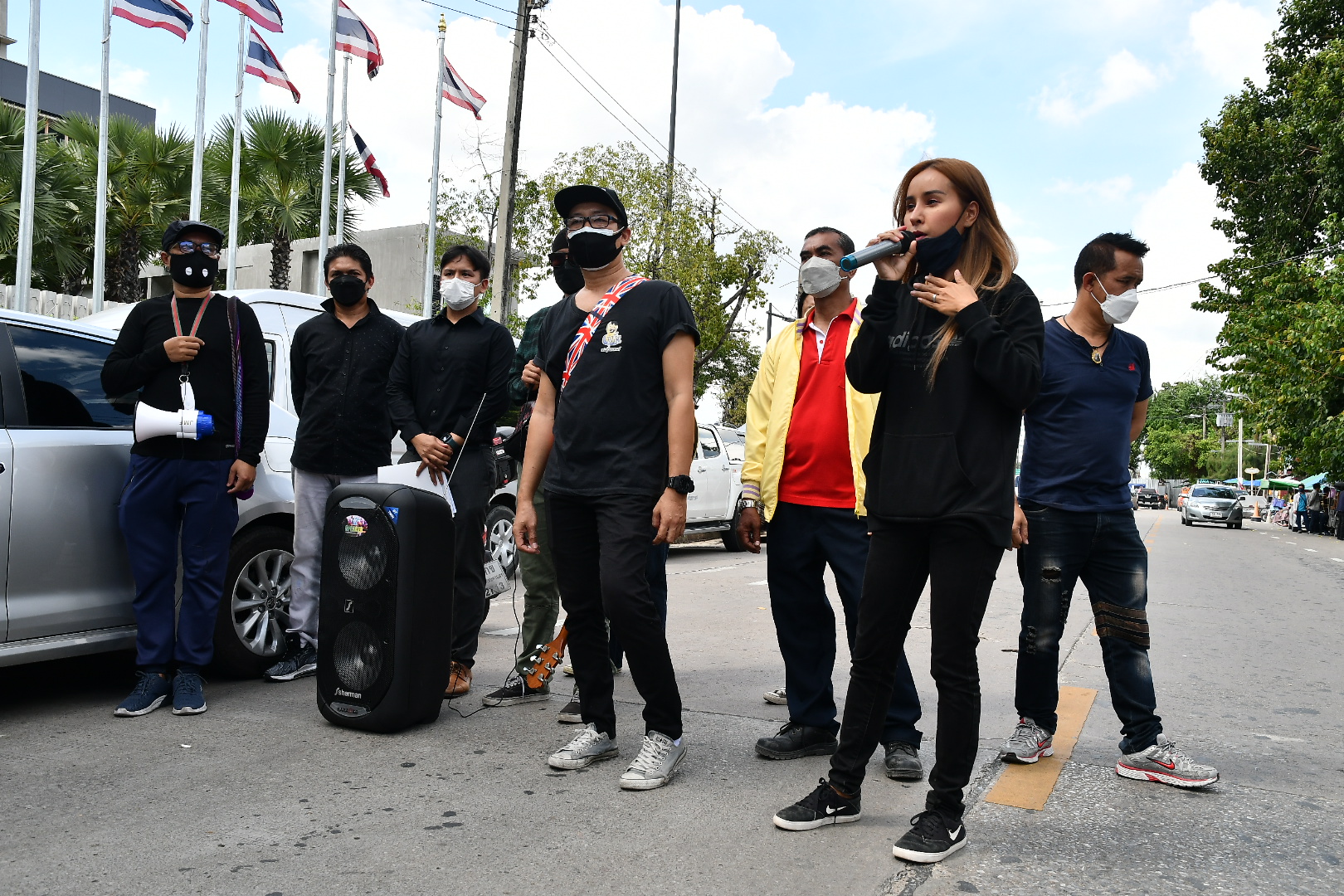 นักดนตรีกลางคืน ยื่นสภา