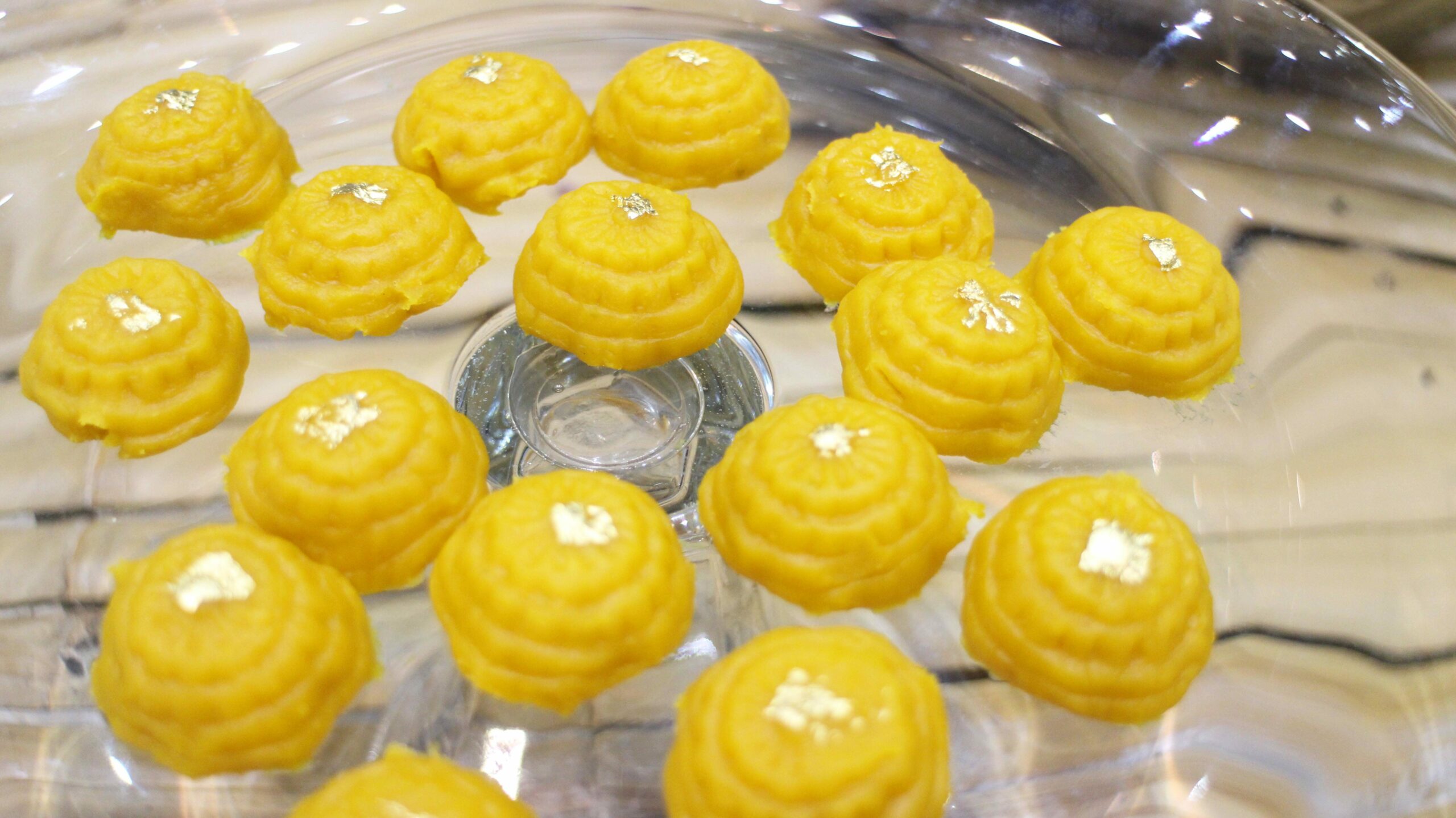 เตือนภัย “ทองคำเปลวปลอม” ผสมในอาหาร ชี้มีผลต่อสุขภาพ