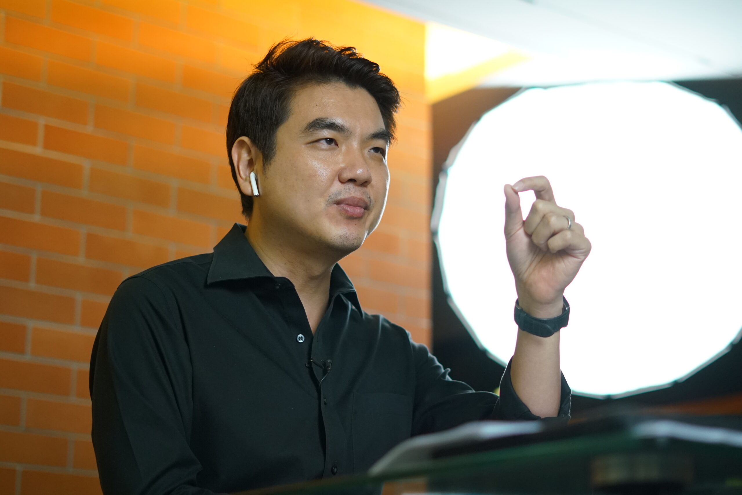 ปิยบุตรชง 3 ทาง แก้มาตรา 112 รณรงค์ล้านชื่อกดดันสภา
