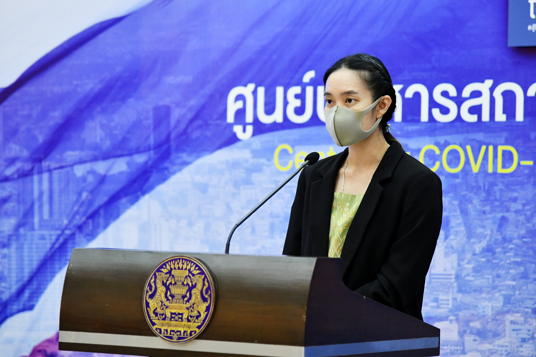 ศบค.พบแพทย์ติดโควิดสะสม 198 ราย จับตาผ่อนคลายผับ-บาร์ 26 พ.ย.