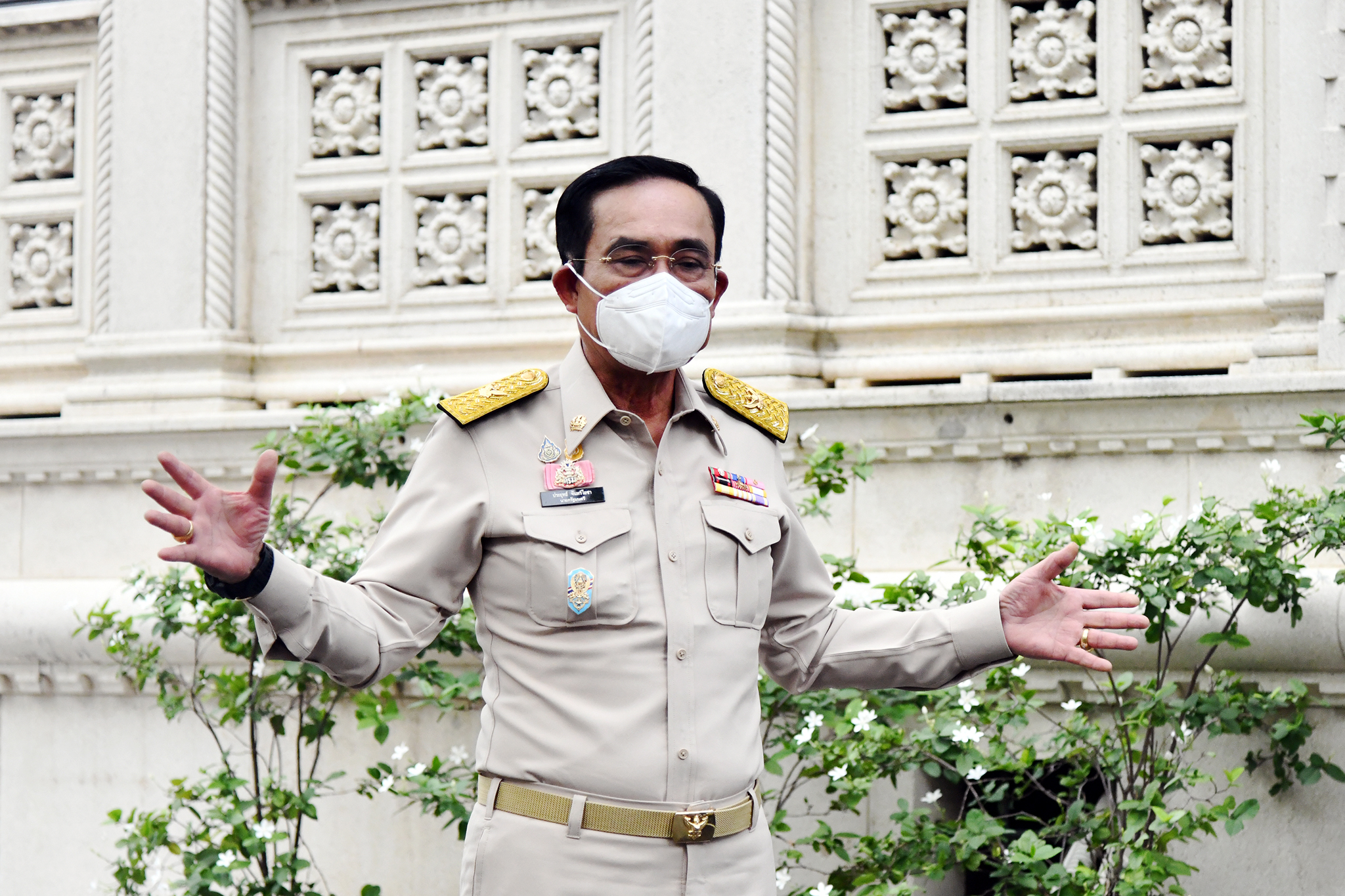 ประยุทธ์ ถก มท.1-อาคม เตรียมเปิดประเทศ-รับต่างชาติ