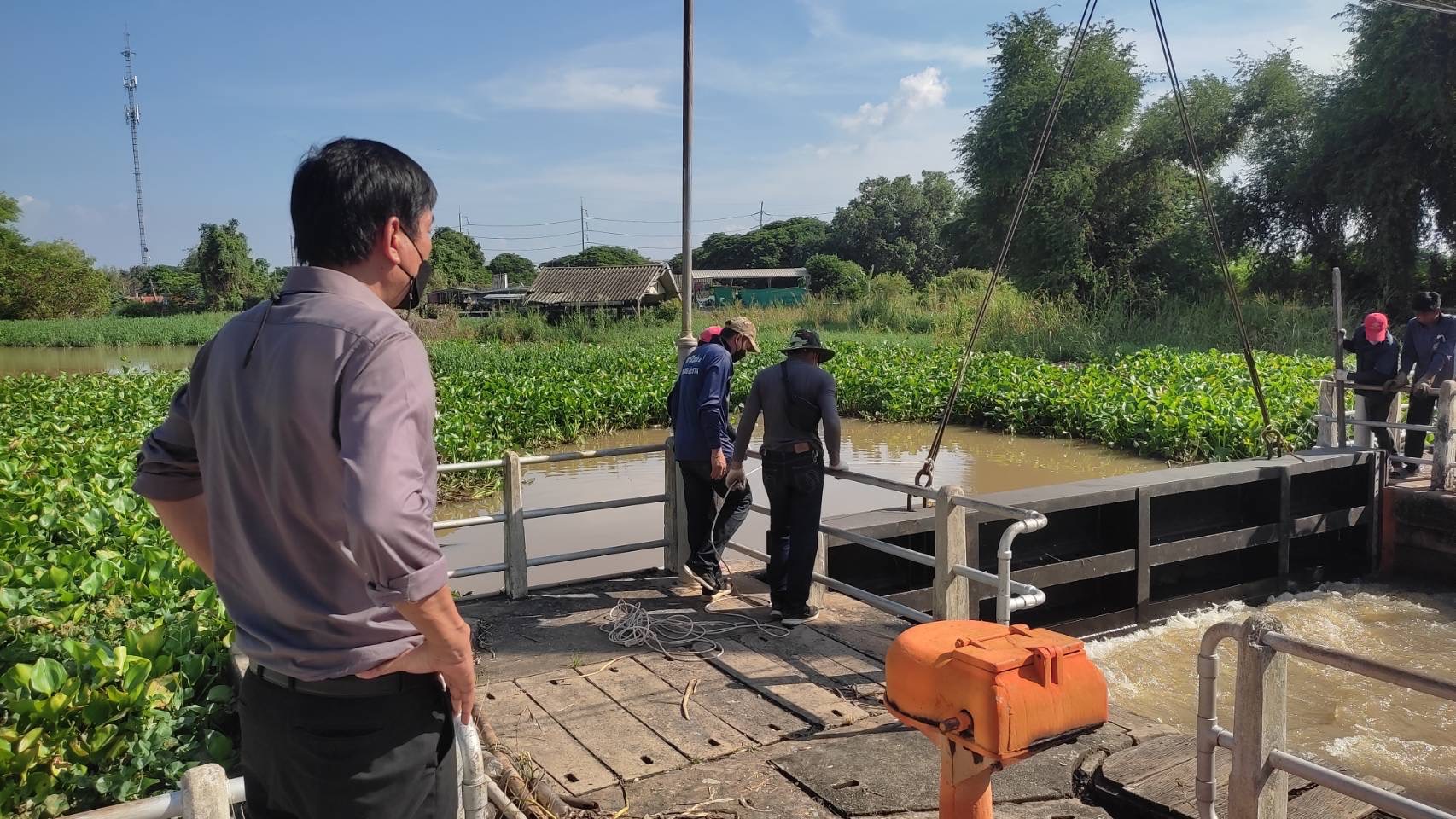 ชป.ปิดกั้นประตูเรือผักไห่สำเร็จ ลดน้ำทุ่งลุ่มต่ำเจ้าเจ็ด หลังท่วมหลายเดือน