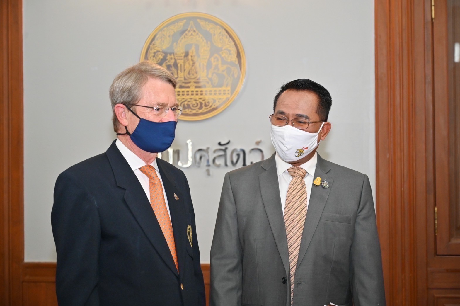 “เฉลิมชัย” ขอคืนสถานภาพปลอดกาฬโรคในม้า หลังไม่พบในไทยปีกว่า