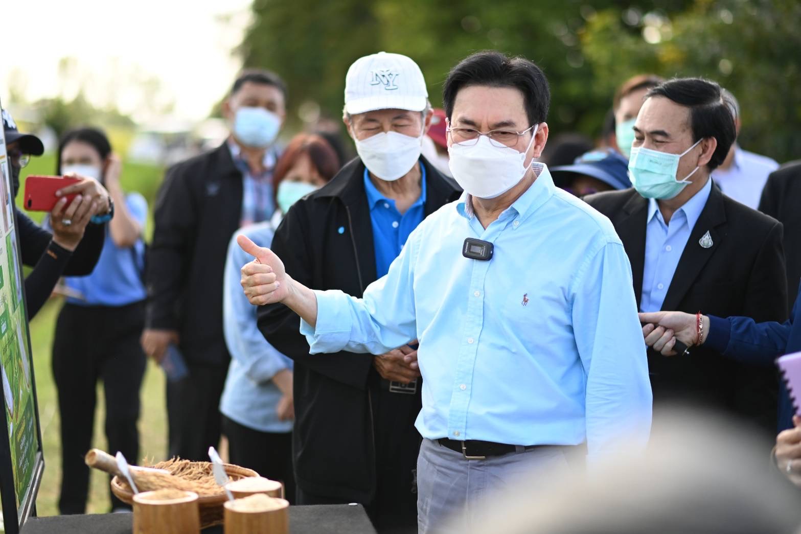จุรินทร์ ทัวร์ชัยนาท หนุนพัฒนาพันธุ์ข้าว คาดปี67 ส่ง 12 พันธุ์ใหม่สู่ตลาด