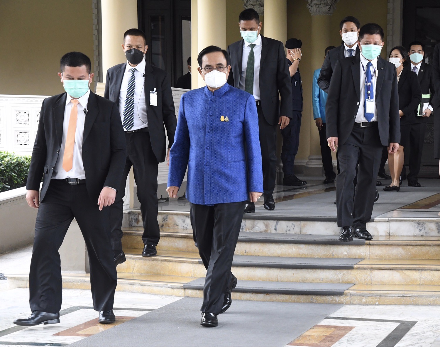 รัฐบาล “ประยุทธ์” ใช้แบงก์รัฐจ่ายเงินสารพัดมาตรการ หนี้เกือบล้นเพดานฯ 9.3 แสนล้าน