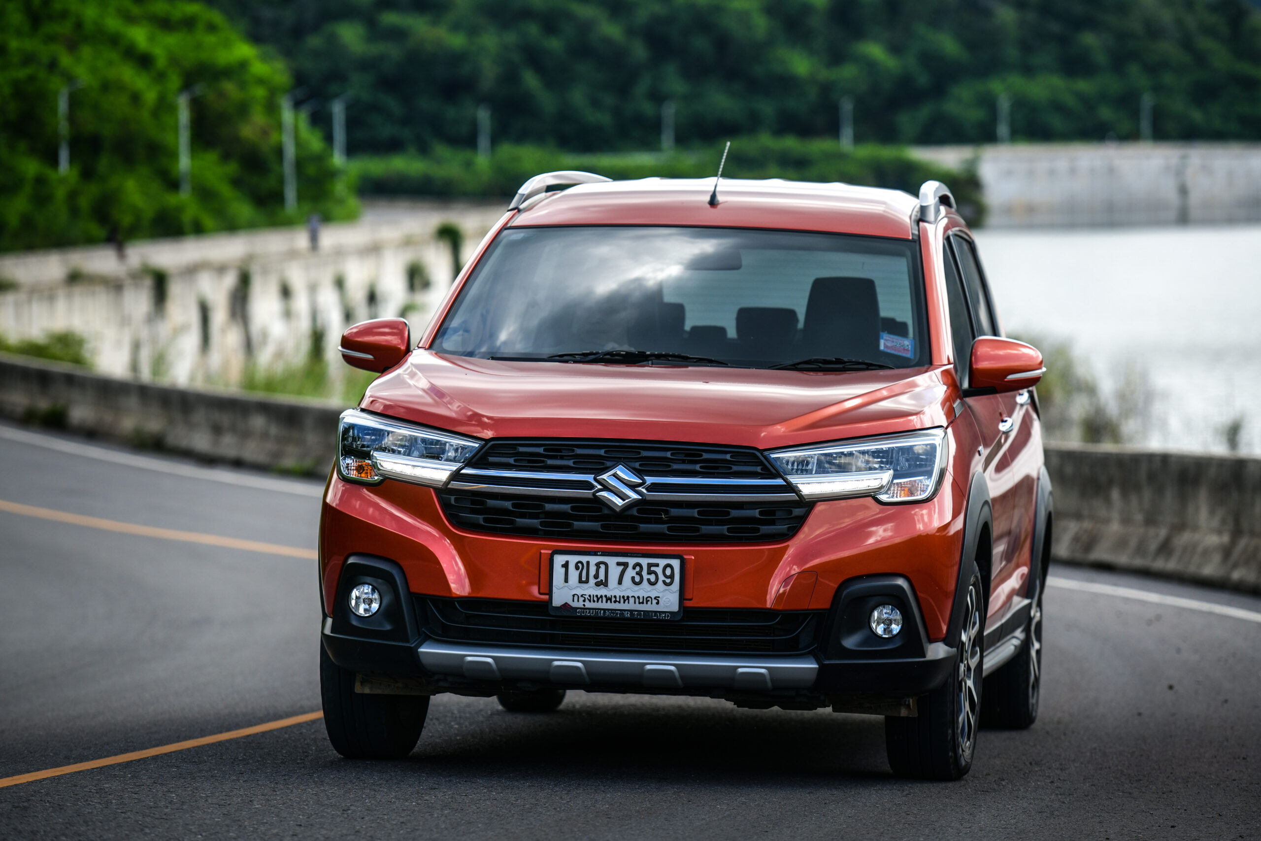 SUZUKI XL7 ฟังก์ชั่นพอใช้ ราคาน่าโดน