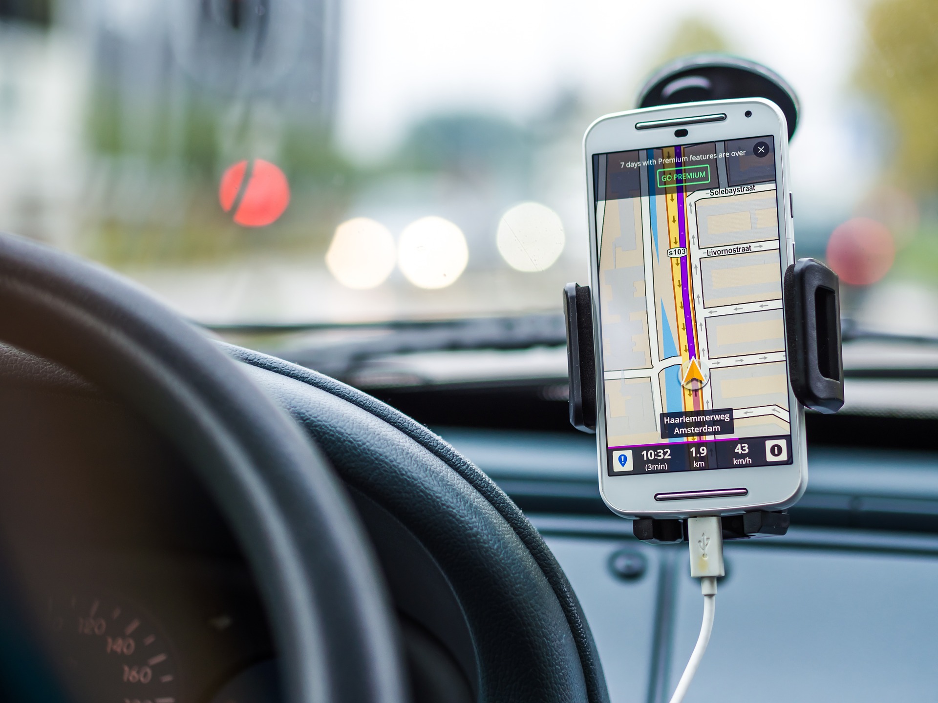 ใช้ GPS อย่างไรให้ปลอดภัย พร้อมวิธีเอาตัวรอดเมื่อรถจมน้ำ – ยานยนต์