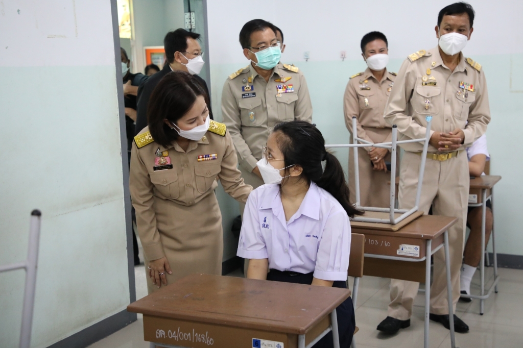 โรงเรียน 1.2 หมื่นแห่งเปิดออนไซต์แล้ว ศธ. คาดเดือนนี้ทยอยเปิดครบ 3 หมื่นแห่ง