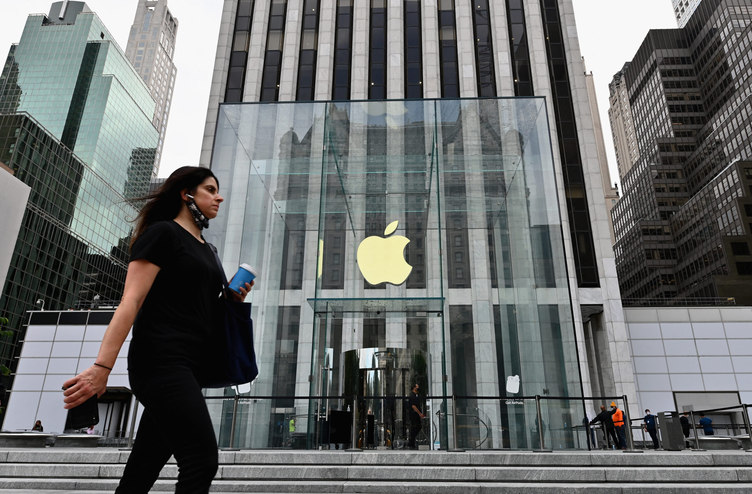 Apple ปิดสาขาในนครนิวยอร์ก-เข้มจำกัดนักช็อป หลังโอไมครอนพุ่ง