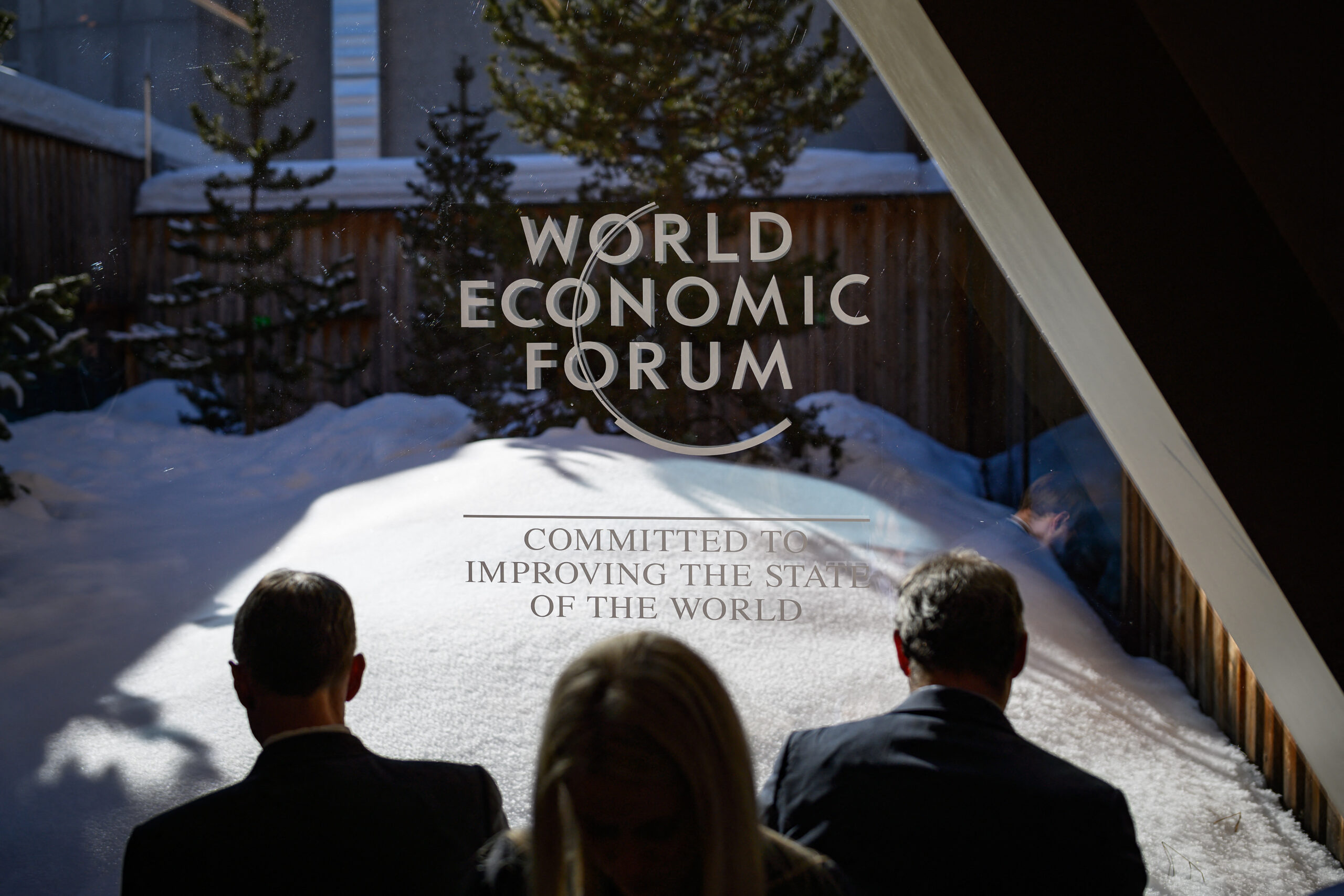 WEF เลื่อนประชุมเศรษฐกิจโลกดาวอส หนีโอไมครอนระบาด