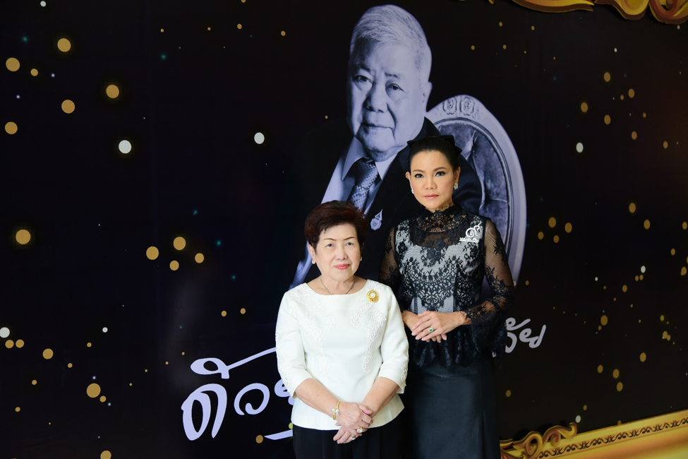 จับตามอง ผู้สืบทอดมรดกสมุนไพรพันล้าน! ศาสตร์ตระกูลหมอเส็ง “คุณอาตุ๊กตา” น้องสาวหมอเส็ง