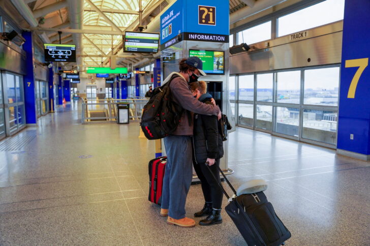Flights canceled during the spread of the Omicron coronavirus variant on Christmas Eve in Queens, New York City