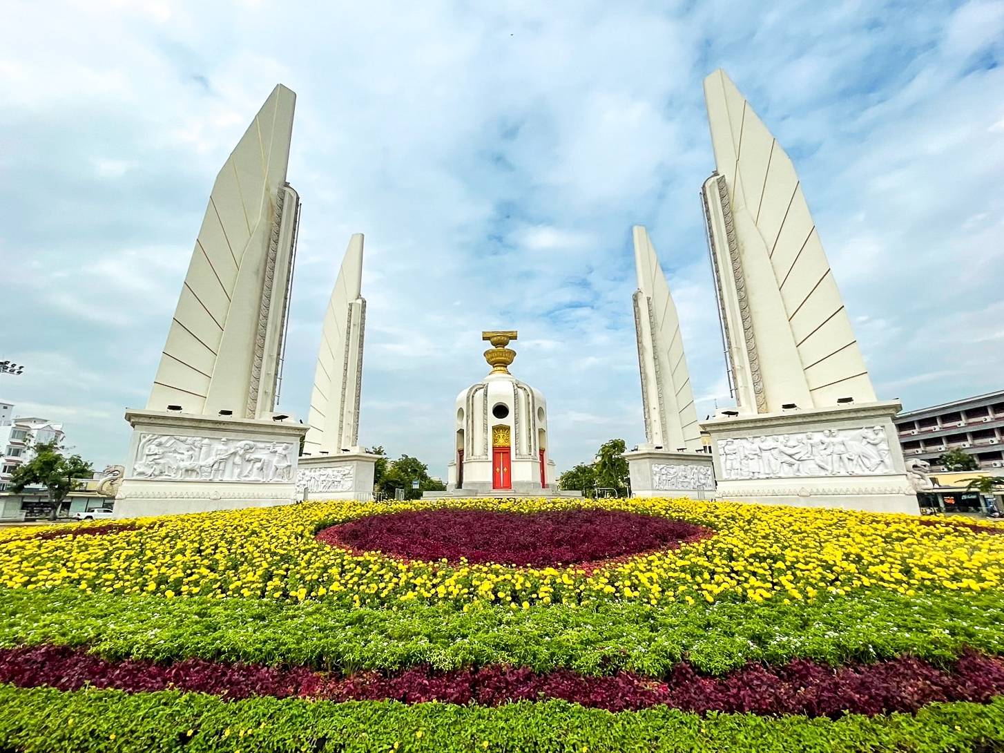 กทม.ประดับไฟ-ดอกไม้สีเหลือง ฉลองวันพ่อ 5 ธ.ค. 64
