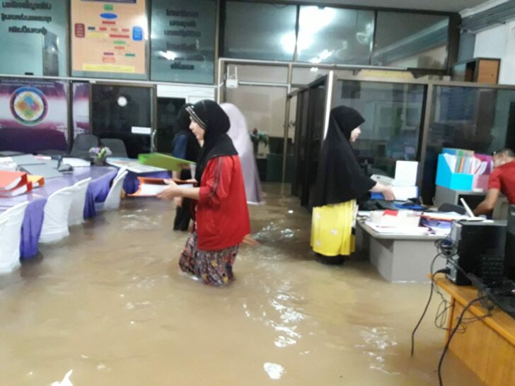 น้ำท่วมโรงเรียนในนราธิวาส