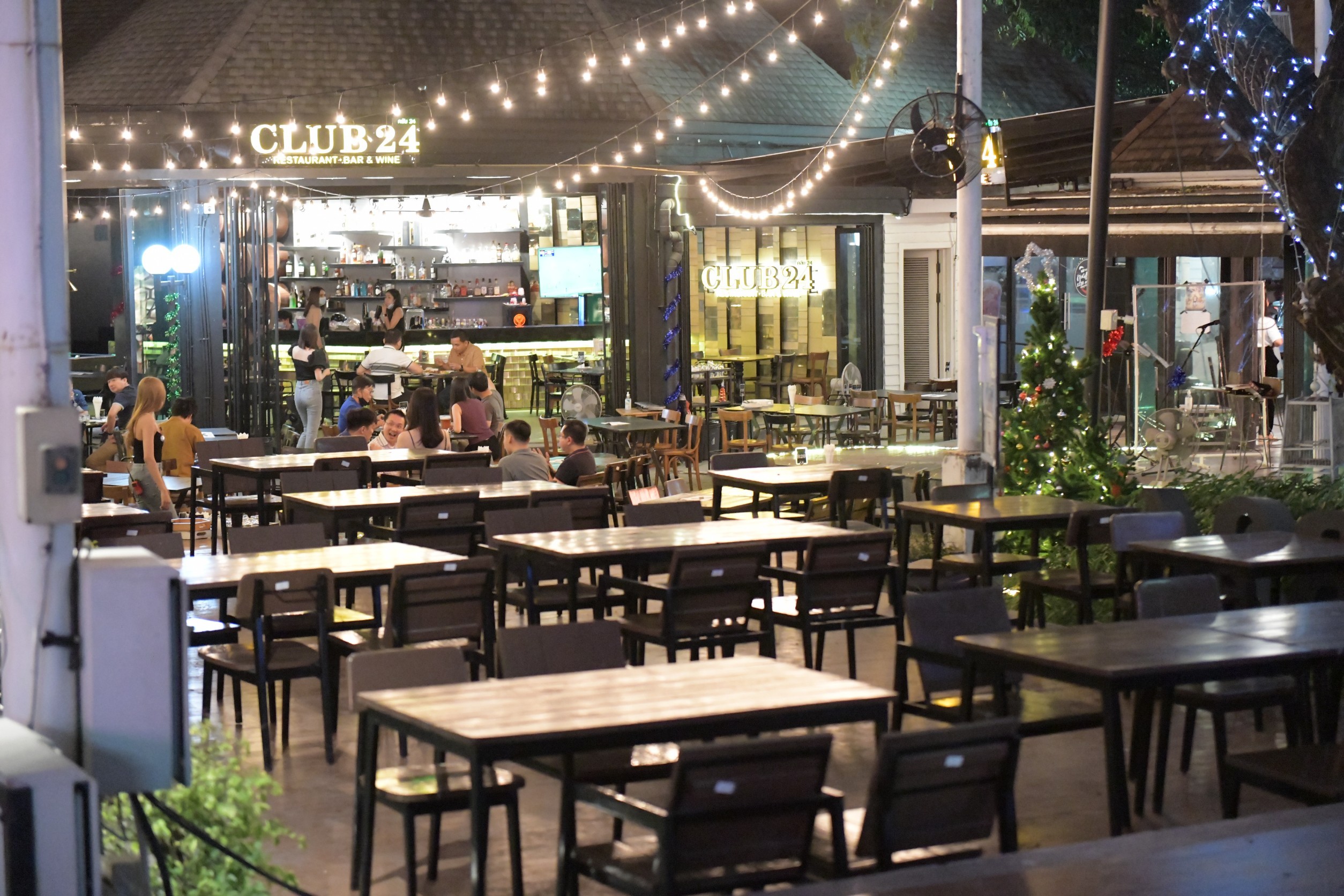 สถานบันเทิง