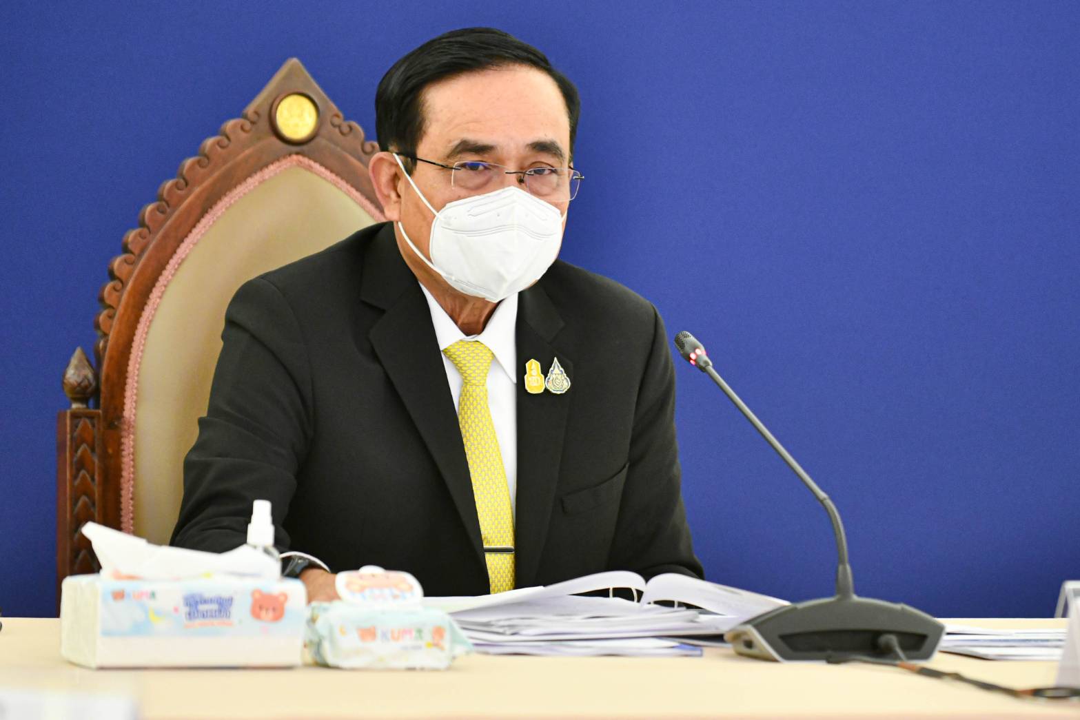 ประยุทธ์ จ่อถกด่วน ศบค. สกัดโอไมครอน ยันยังไม่ปิดประเทศ