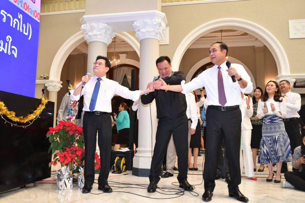 จับตา ศบค. เคาะ คู่มือจัดงานปีใหม่ ผ่อนคลายมาตรการ-แผนฉีดวัคซีน ปี 65