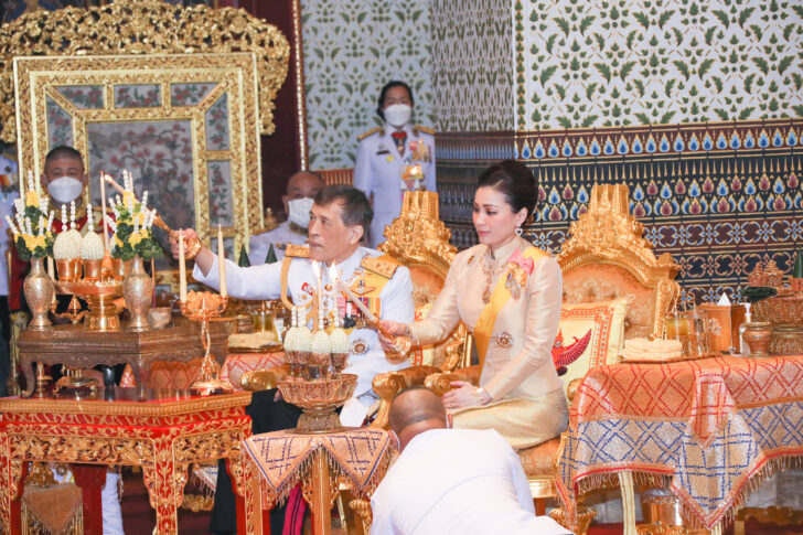 ในหลวงเสด็จฯ ทรงบำเพ็ญพระราชกุศลทักษิณานุปทาน เนื่องในวันพระบรมราชสมภพ ร. 9