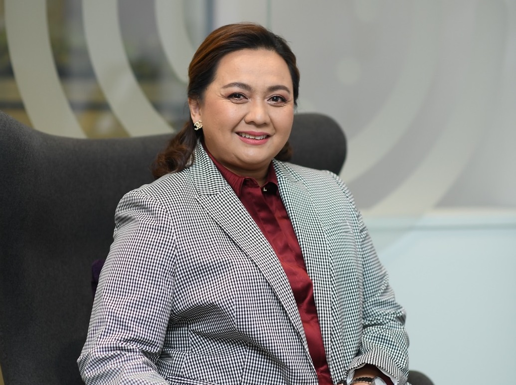 รุ้งเพชร ชิตานุวัตร์