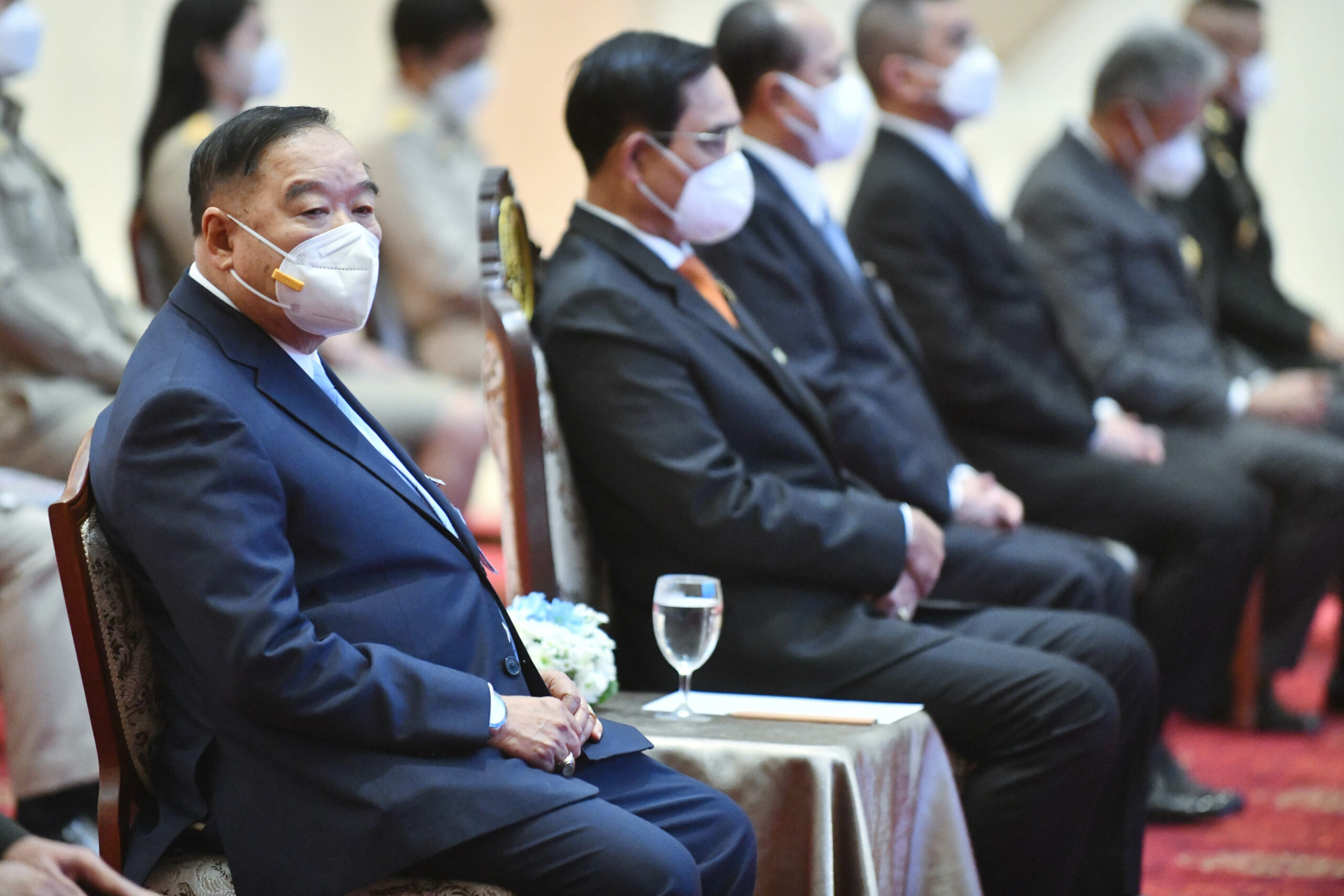 เลือกตั้งซ่อม สงขลา-ชุมพร : ประวิตร จ่อ ถก กก.บห.เคาะ แก้มือ ประชาธิปัตย์