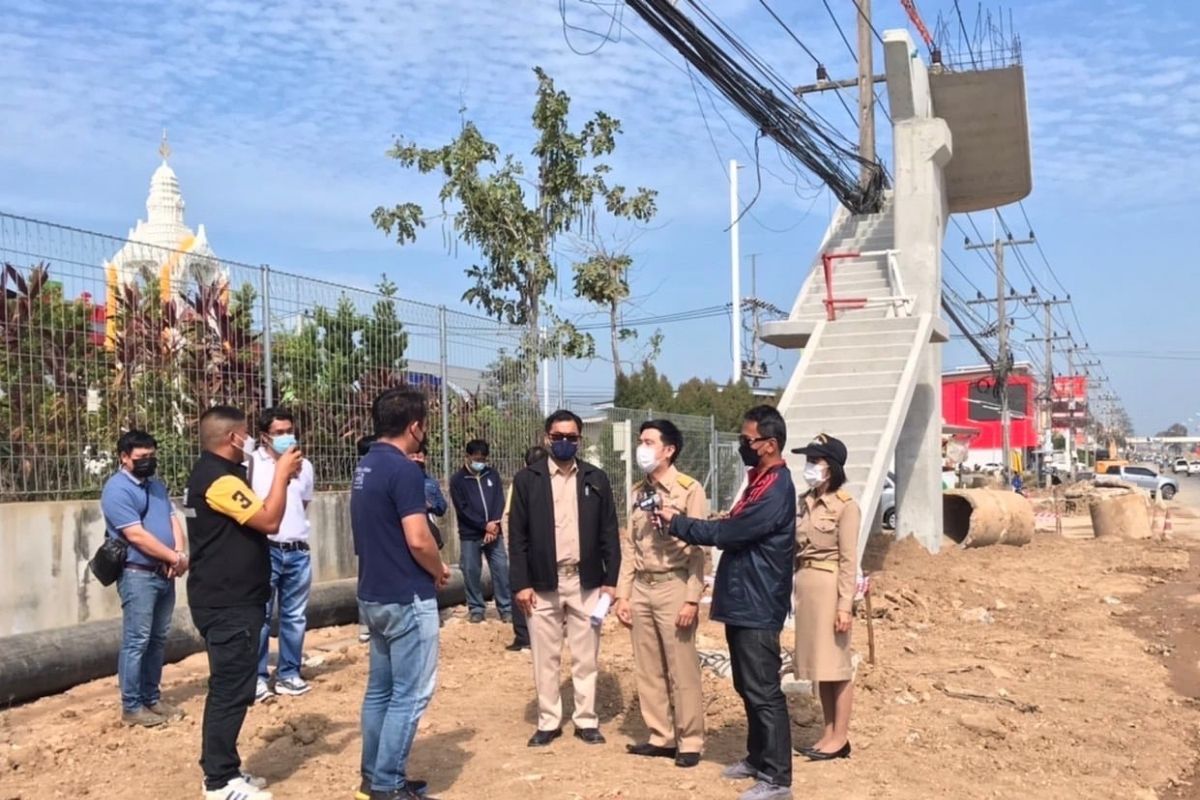 เสาไฟฟ้าทะลุสะพานลอย เมืองสัตหีบ กรมทางหลวง แจงแล้ว