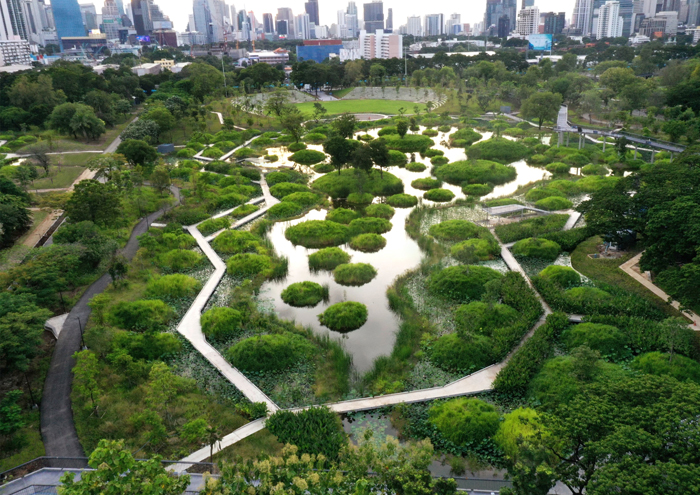 สวนเบญจกิติ เปิดแล้วเฟสแรก จุดชมเมืองกลางน้ำ สกายวอล์กเชื่อมสวนลุมฯ