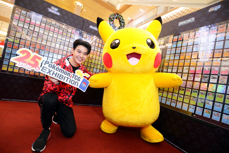 แฟนโปเกมอนเฮ !! เดอะ โปเกมอน คอมพานี ฉลองครบรอบ 25 ปีโปเกมอนเทรดดิ้งการ์ดเกม
