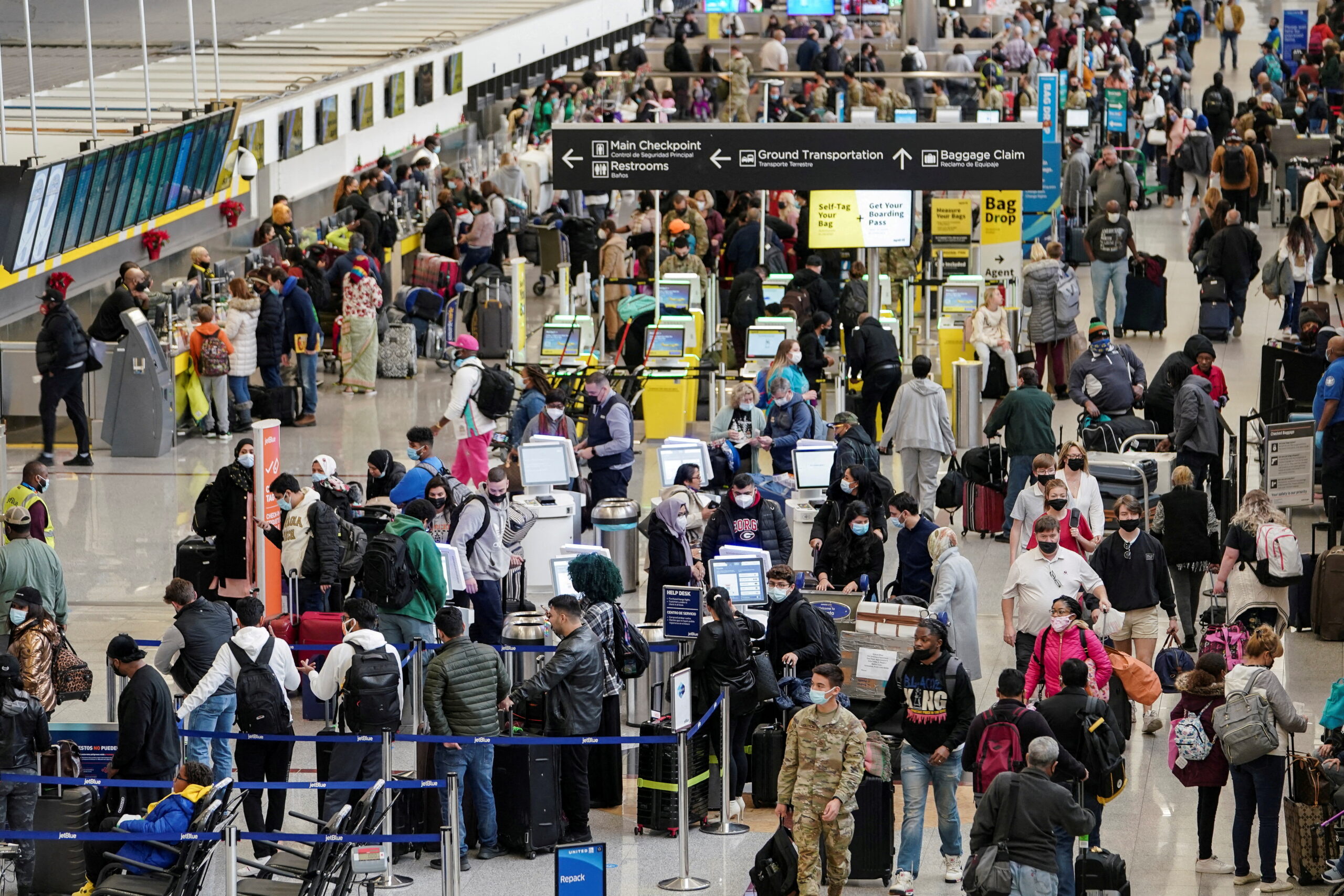 สนามบินสหรัฐฯป่วน ยกเลิก 2,700 เที่ยวบิน เหตุโอไมครอน-พายุหิมะ