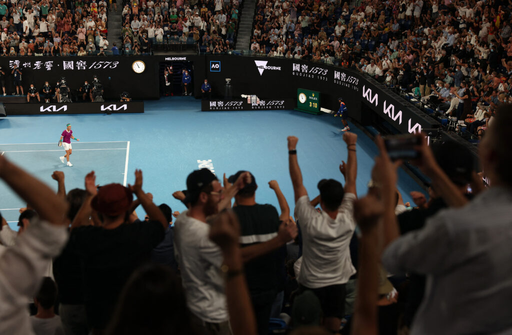 ราฟาเอล นาดาลขณะแข่งขันเทนนิส - Australian Open - ชายเดี่ยว รอบชิงชนะเลิศ กับดานิล เมดเวเดฟ