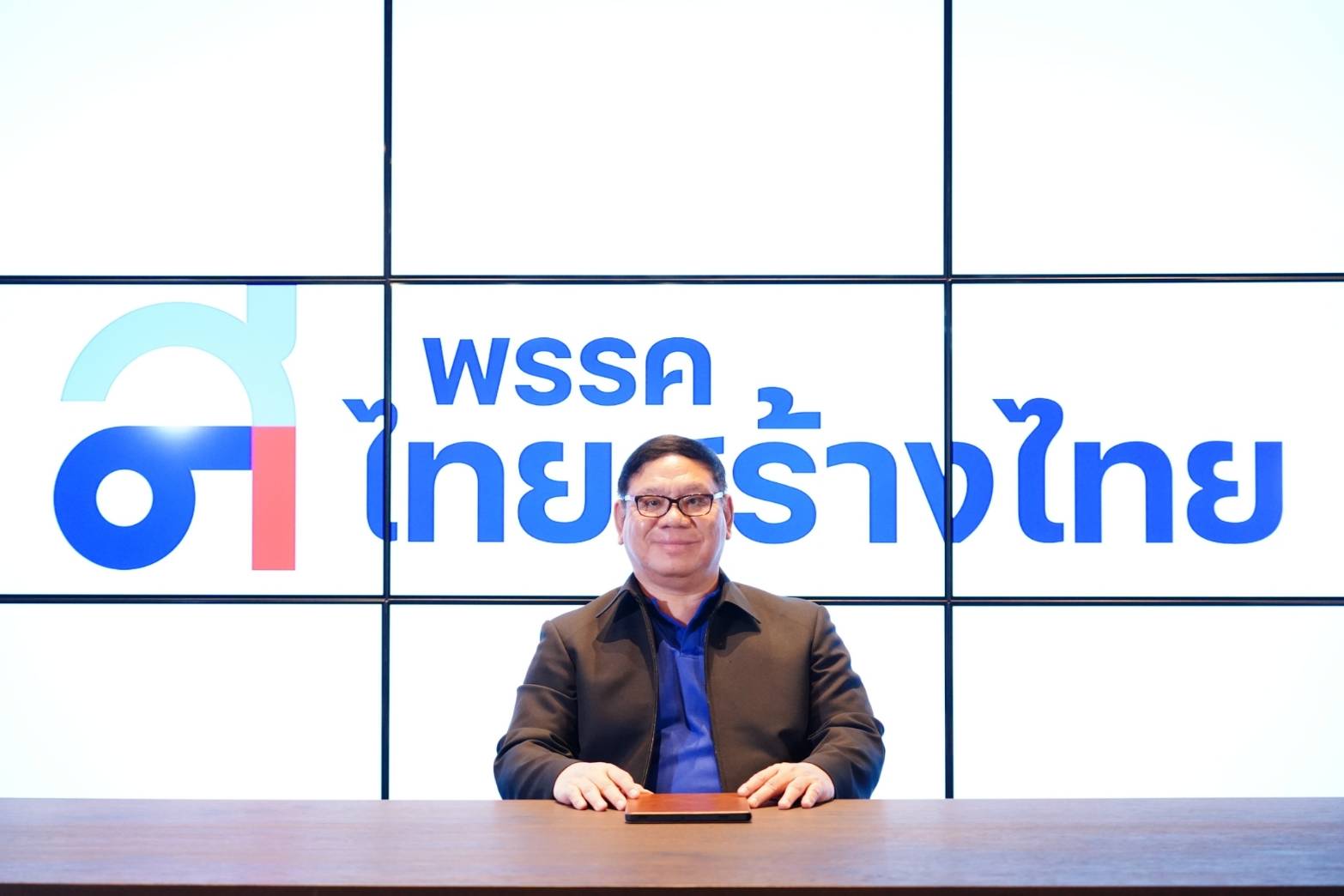 นพดล มังกรชัย