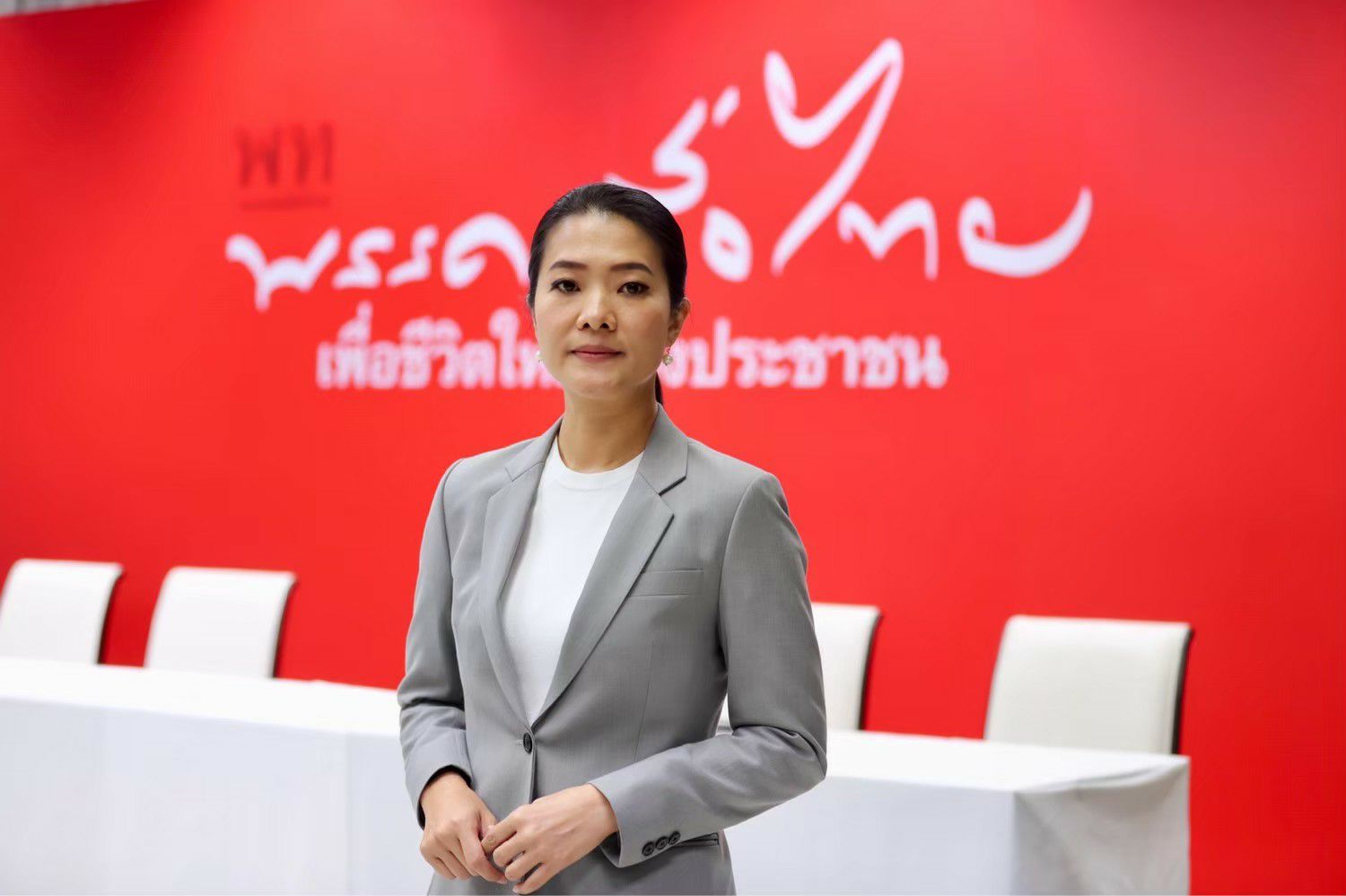 ธีรรัตน์ เตือนรัฐบาล อย่าล็อกดาวน์กะทันหัน ห้ามคิดว่า โอมิครอน กระจอก
