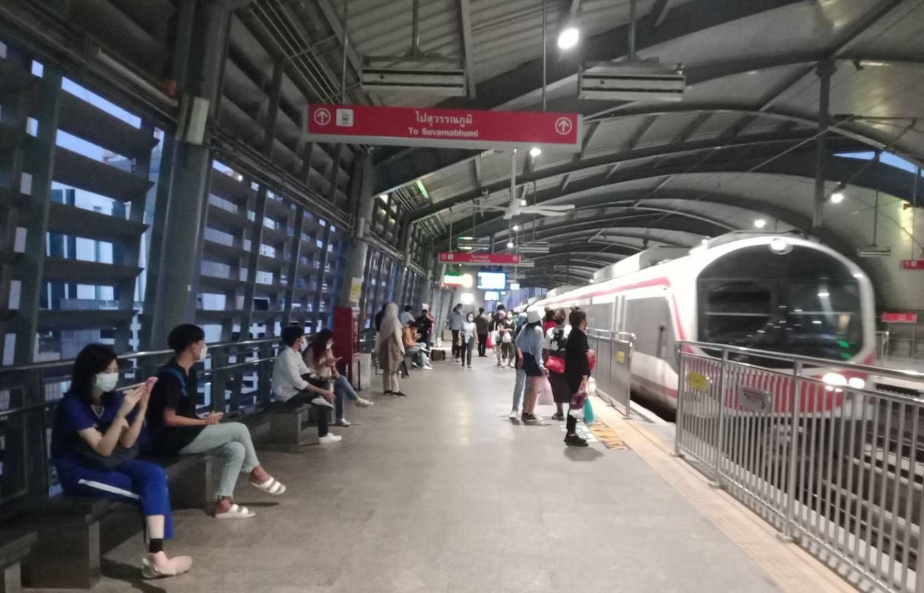 ปีใหม่ คนแห่ใช้รถไฟ-รถไฟฟ้า 2 ล้านคน เตรียมเสริมขบวนขากลับทุกเส้นทาง