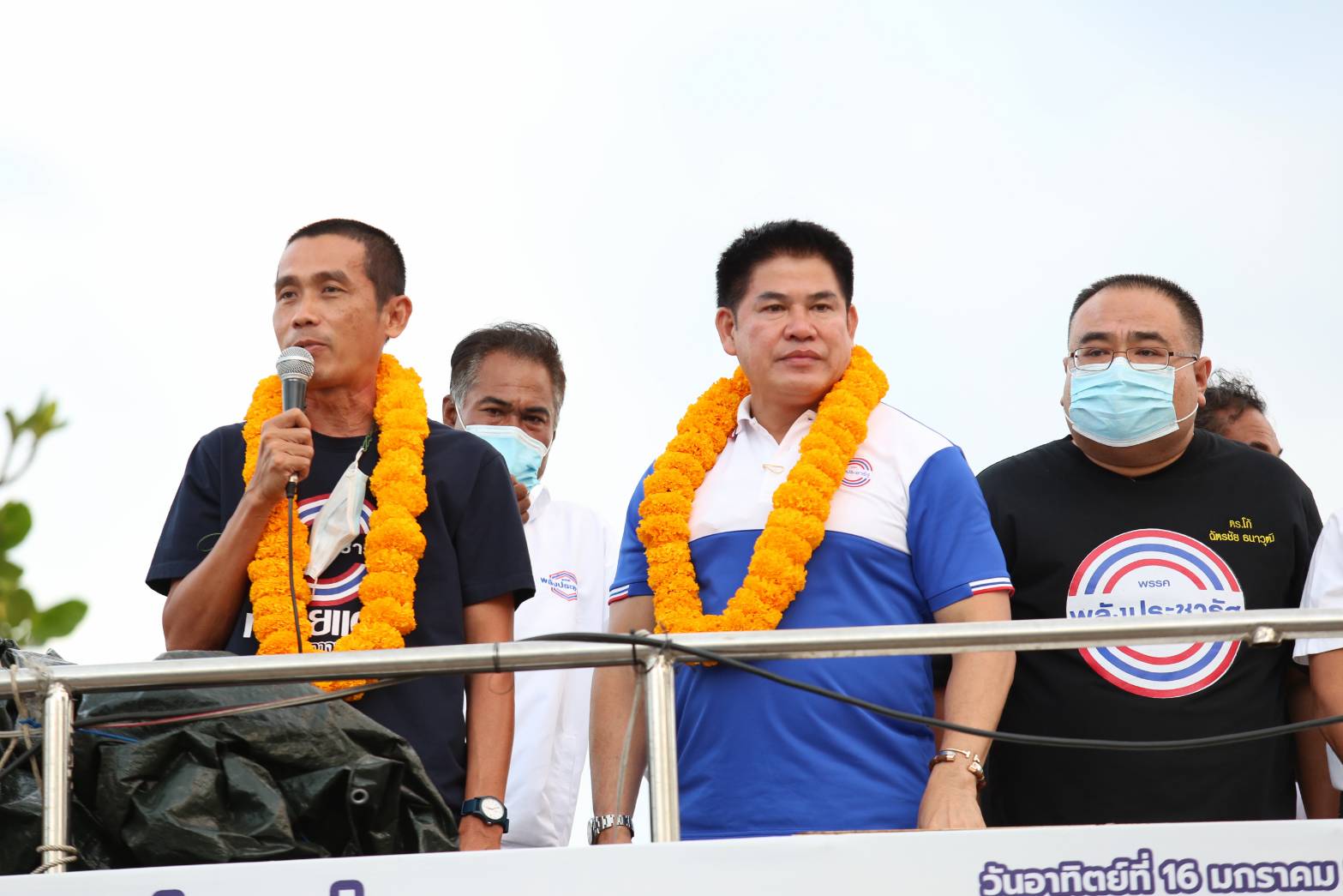 ธรรมนัส ขึ้นรถแห่ผลงานประยุทธ์ หาเสียงช่วย ทนายแดง