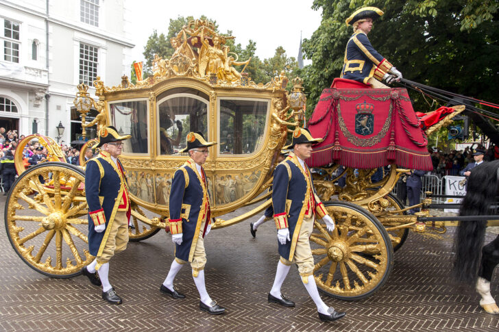 Prinsjesdag: Gouden Koets vertrekt bij Noordeinde