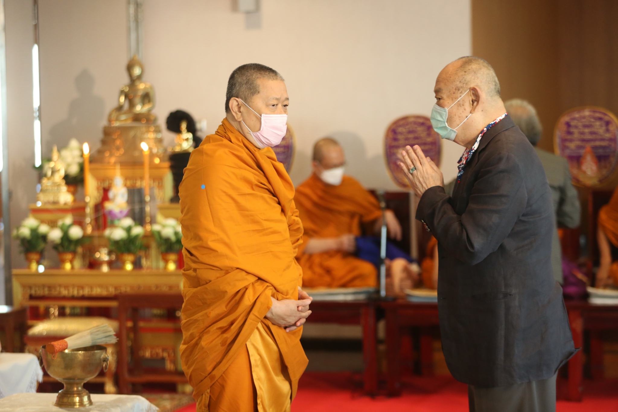 45 ปี มติชน: สมเด็จธงชัย ประพรมน้ำมนต์ มอบยันต์ผู้บริหาร-พนักงาน