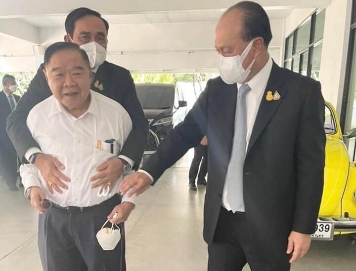 3 ป. (พล.อ.ประยุทธ์ จันทร์โอชา นายกรัฐมนตรีและรัฐมนตรีว่าการกระทรวงกลาโหม-พล.อ.ประวิตร วงษ์สุววรณ รองนายกรัฐมตรี-พล.อ.อนุพงศ์ เผ่าจินดา รัฐมนตรีว่าการกระทรวงมหาดไทย)