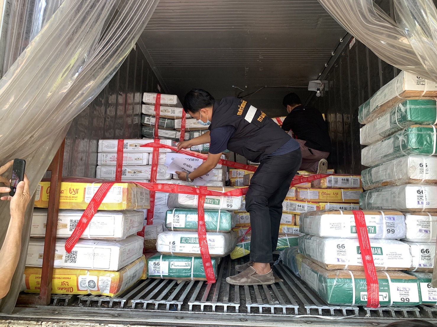 ปศุสัตว์ตรวจห้องเย็นลักลอบนำเข้าซากสัตว์ซากเนื้อโค-เนื้อแพะแช่แข็งผิดกฎหมาย