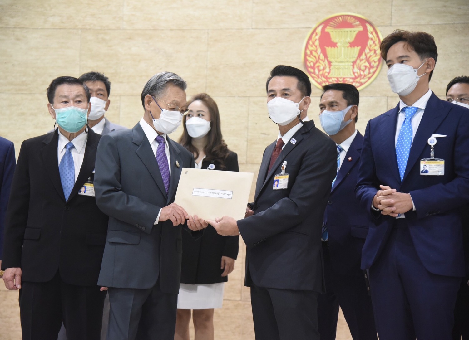 ฝ่ายค้าน ยื่นอภิปรายประยุทธ์ ถล่มปมของแพง – โรคระบาด