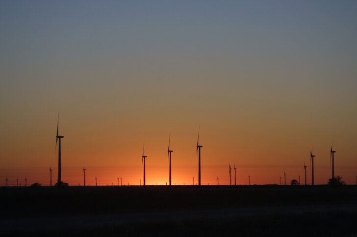 wind-turbines-1077752_960_720