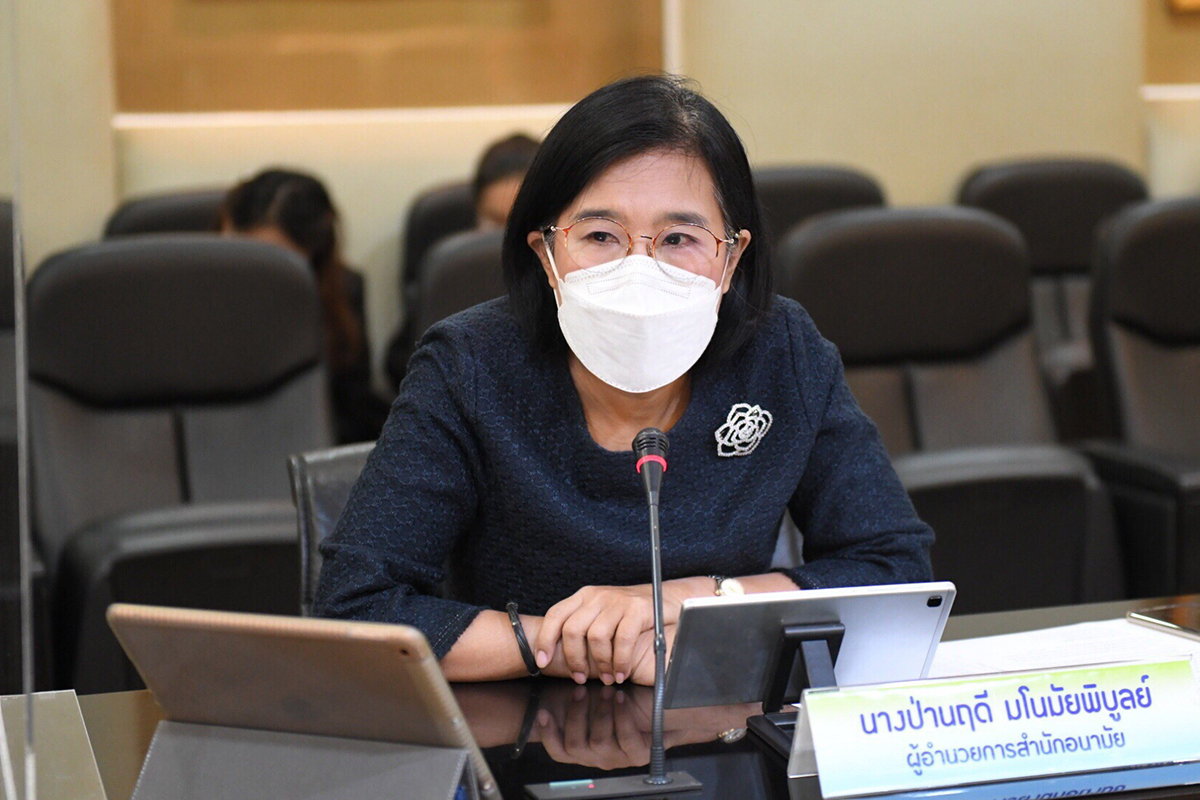 แพทย์หญิง ป่านฤดี มโนมัยพิบูลย์