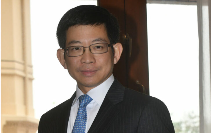 ดร.กอบศักดิ์ ภูตระกูล ดร.กอบศักดิ์ ภูตระกูล