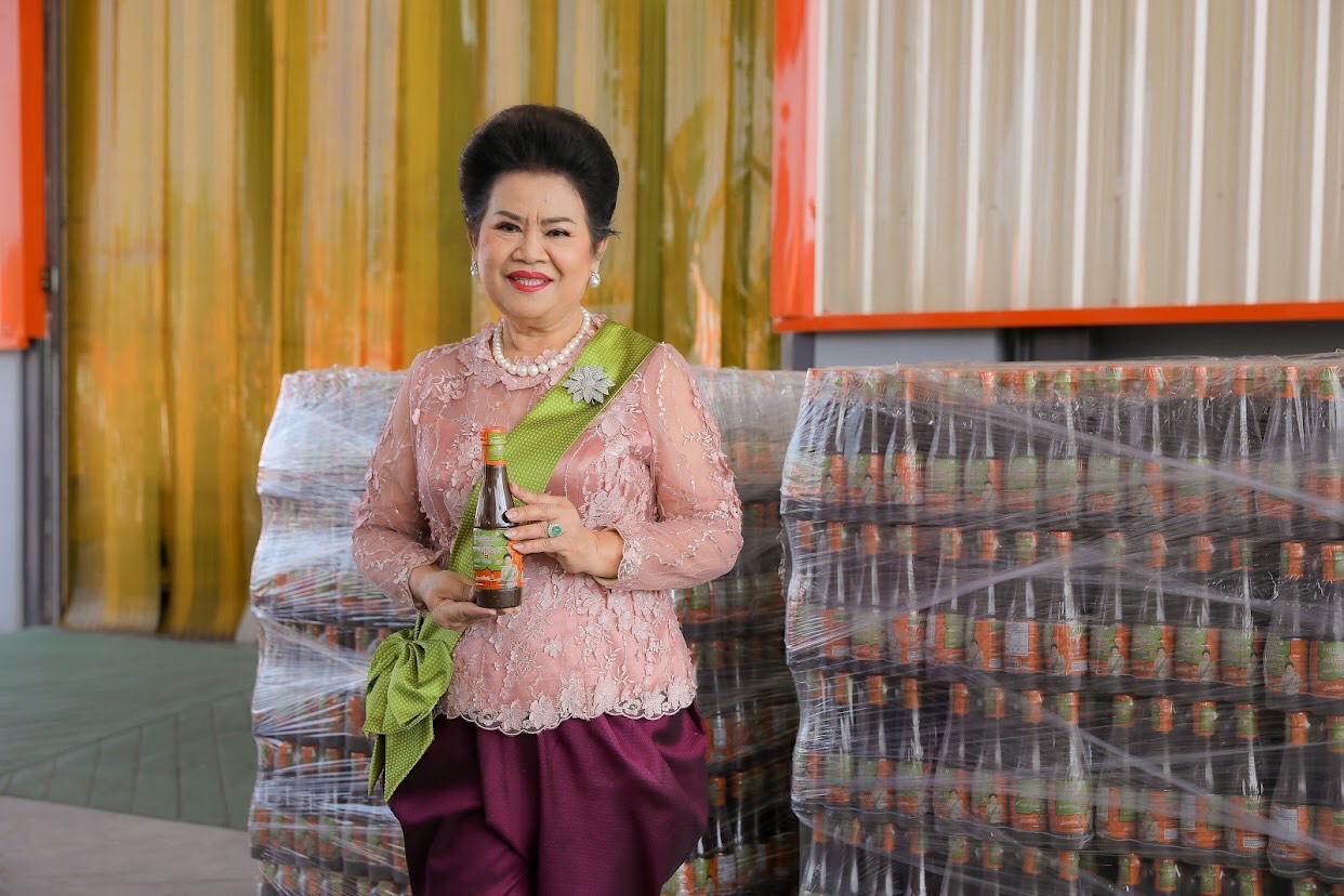 พลิกวงการน้ำปลาร้าไทย เปิดตัว “น้ำปลาร้าแม่ไพลิน by  จ่าวิรัช ปันสุข” พร้อมแคมเปญแจกทุน ช่วยพ่อค้าแม่ค้าฝ่าวิกฤติโควิด