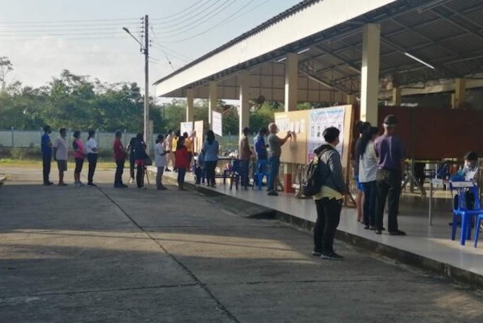 เลือกตั้งซ่อม ส.ส.เขต 6 สงขลา คึกคัก ประชาชนเข้าคิวรอใช้สิทธิ