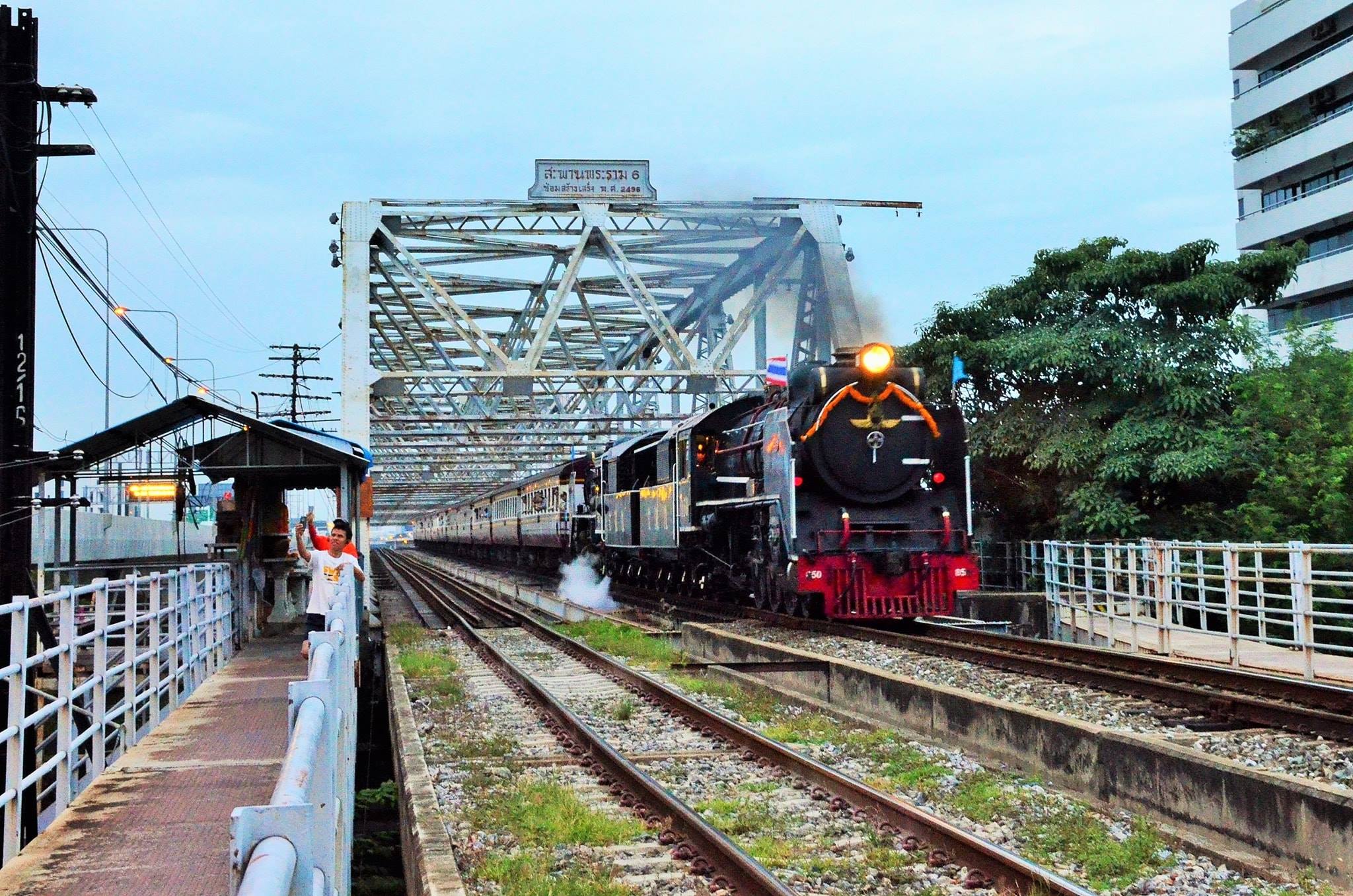 สะพานพระราม 6 ทรุดตัว รถไฟเร่งจัดขบวนใหม่