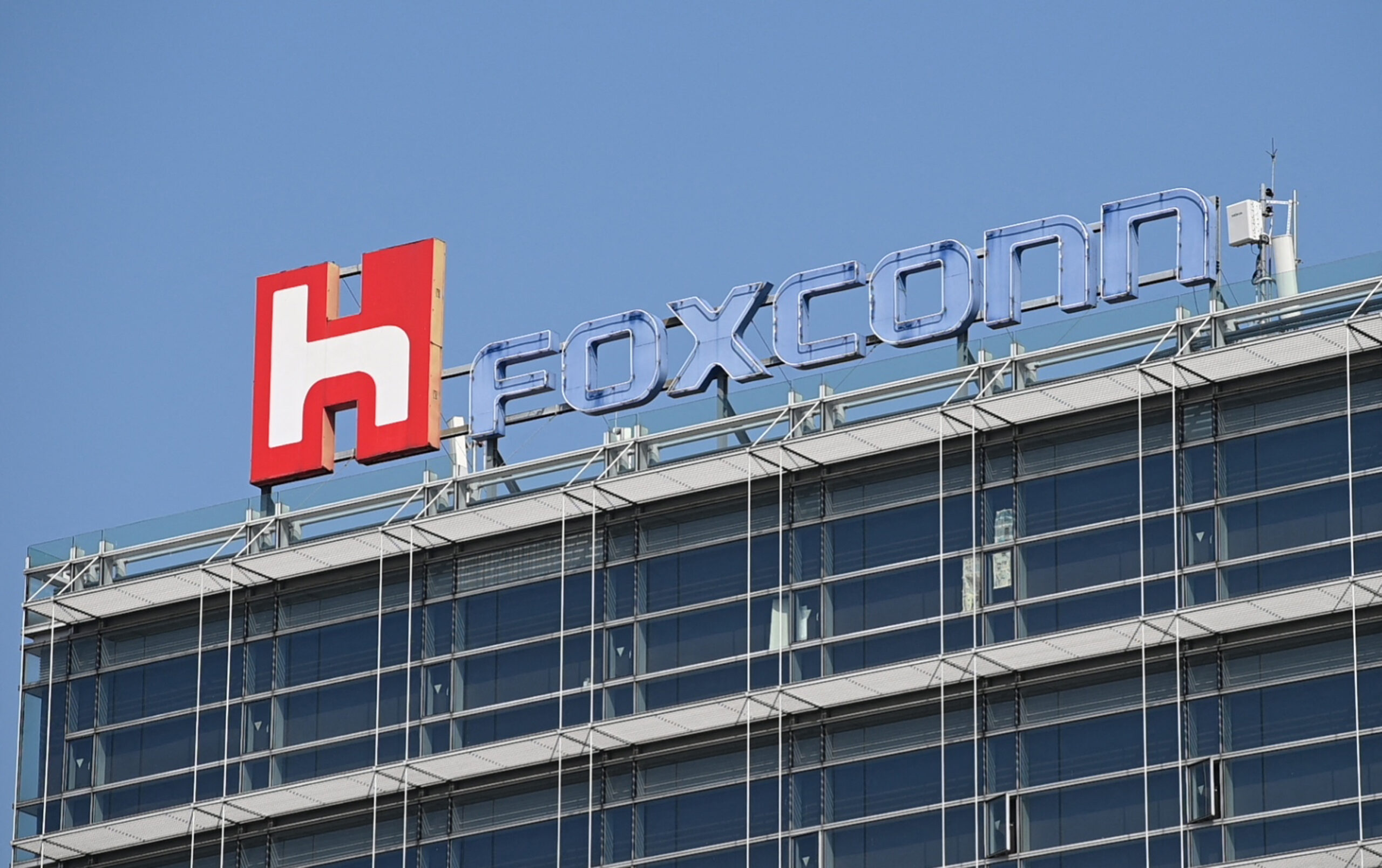 Foxconn จับมือ ปตท. ตั้งโรงงานรถอีวีในไทย คาดส่งมอบคันแรก ปี 2024 