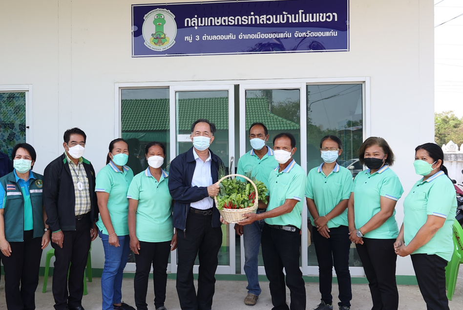 มูลนิธิปิดทองหลังพระฯ ลงพื้นที่ดูงานกลุ่มเกษตรกรบ้านโนนเขวา ปลูกผักส่งตรงขึ้นห้างโลตัส