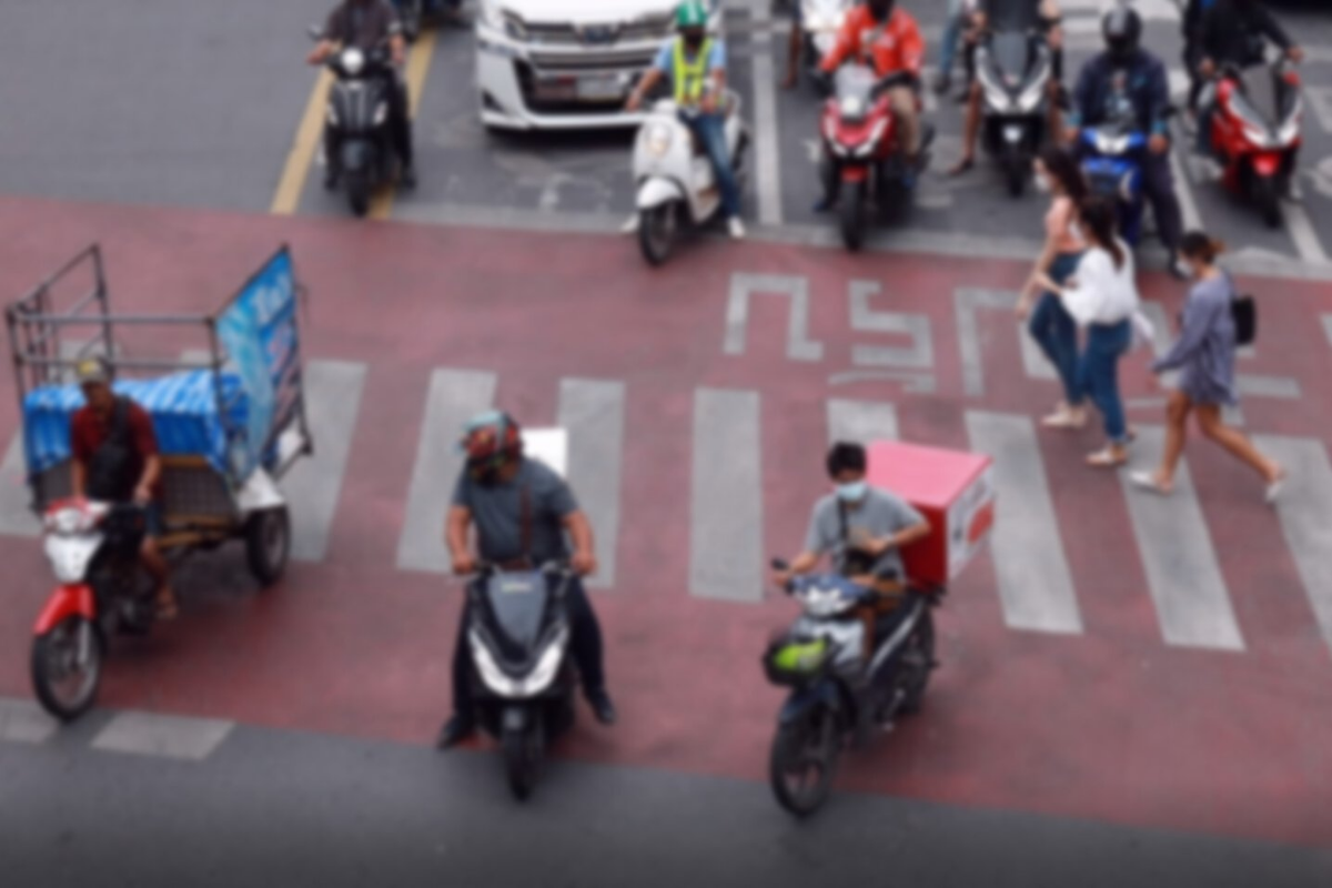 จอดรถคร่อมทางม้าลายแยกอโศก จับปรับจริง เริ่มวันนี้ !