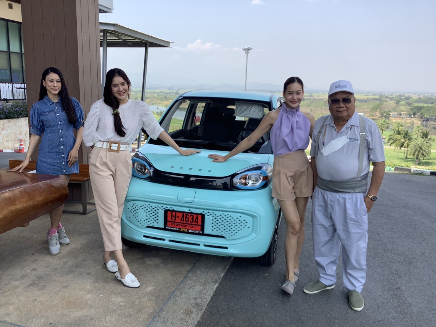 “บีอาร์จี”ส่งมอบรถยนต์ไฟฟ้า “POCCO” ดร.ปราจิน เอี่ยมลำเนา
