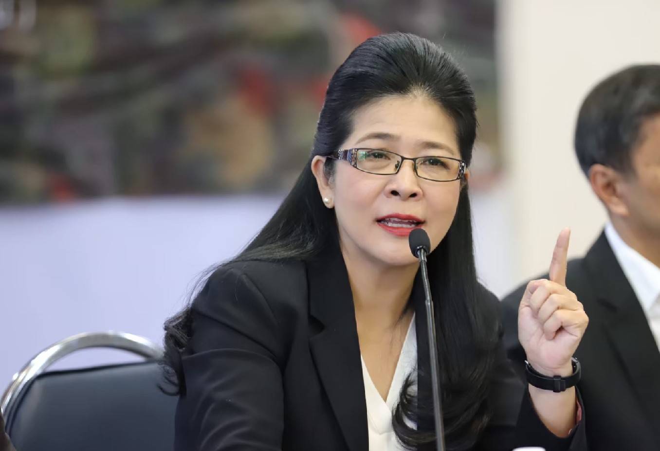 สุดารัตน์ แนะ ประยุทธ์ งดเก็บภาษีน้ำมันดีเซล 1 ปี แก้ของแพง – ค่าแรงถูก