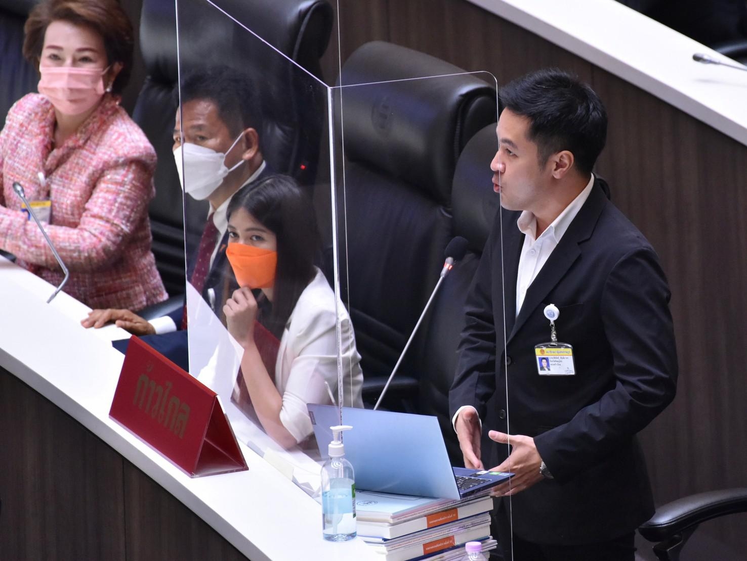 อภิปรายทั่วไป: ก้าวไกลรู้ตัวอ้ายโม่ง ปกปิดโรคระบาด ASF นั่งอยู่ข้าง ๆ ประยุทธ์